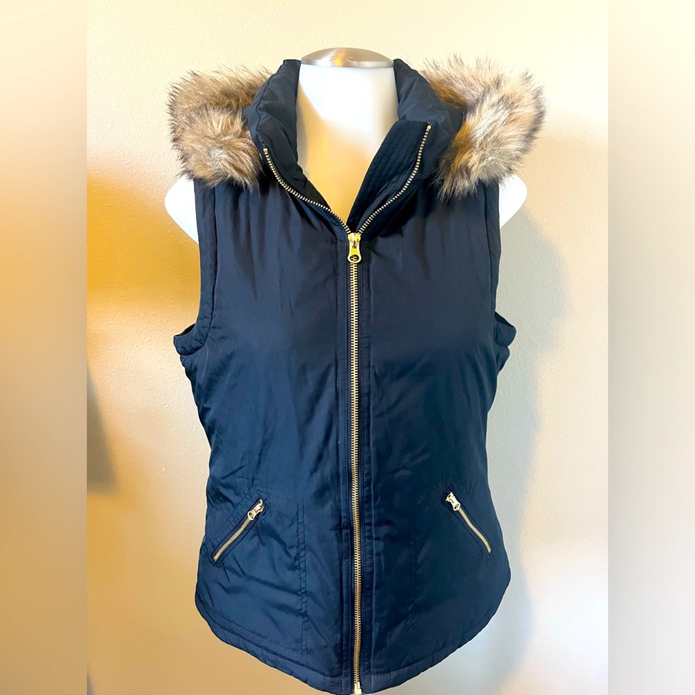 GAP woman’s XS black zip fur hood puffer vest jacket